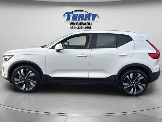 2024 Volvo XC40 Plus Bright Theme