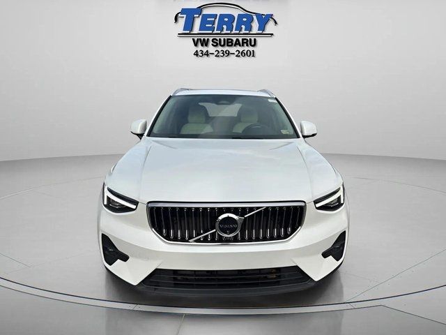 2024 Volvo XC40 Plus Bright Theme