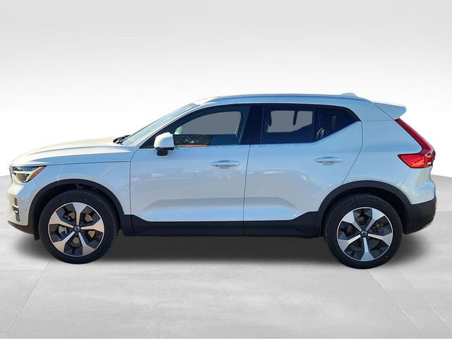 2024 Volvo XC40 Plus Bright Theme