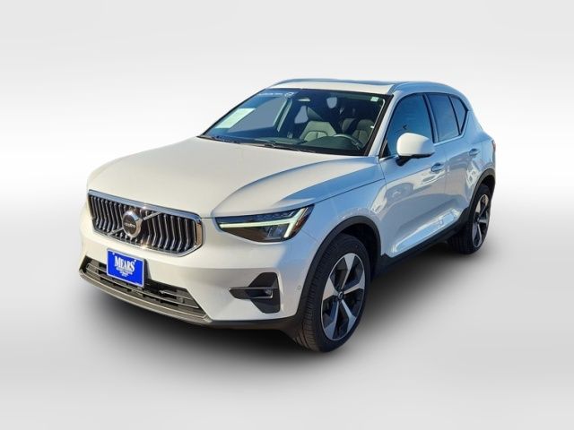 2024 Volvo XC40 Plus Bright Theme