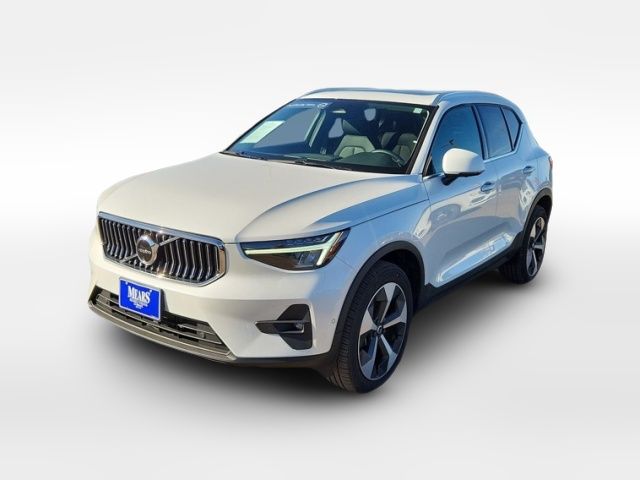 2024 Volvo XC40 Plus Bright Theme