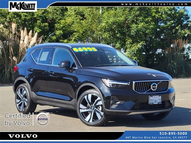 2024 Volvo XC40 Plus Bright Theme