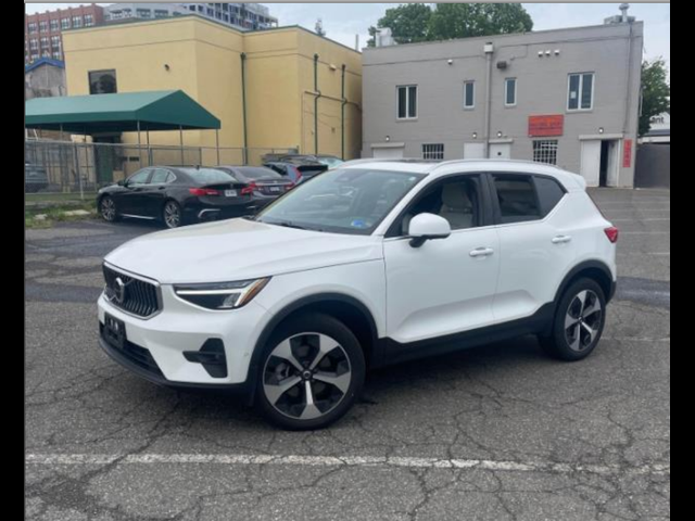 2024 Volvo XC40 Plus Bright Theme