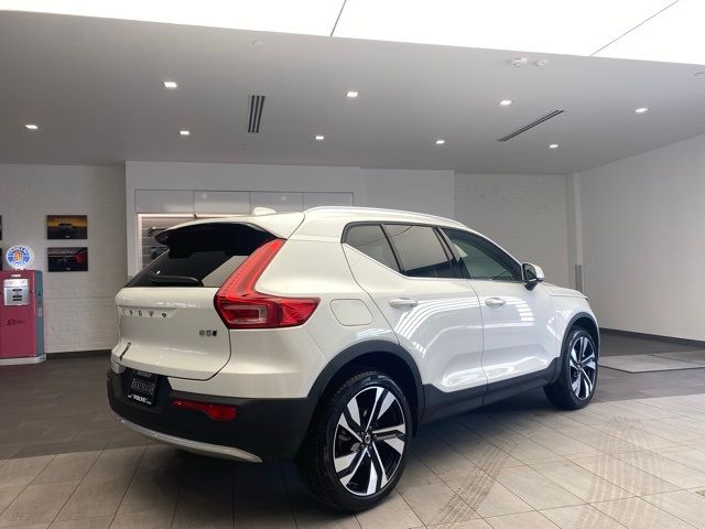 2024 Volvo XC40 Plus Bright Theme