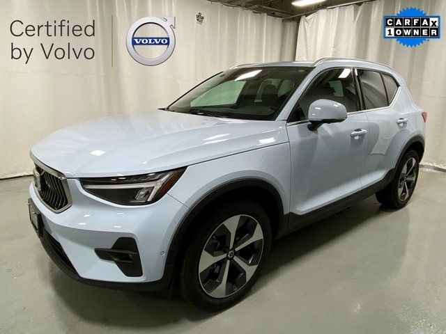 2024 Volvo XC40 Plus Bright Theme