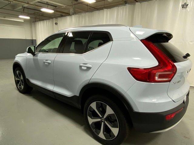 2024 Volvo XC40 Plus Bright Theme