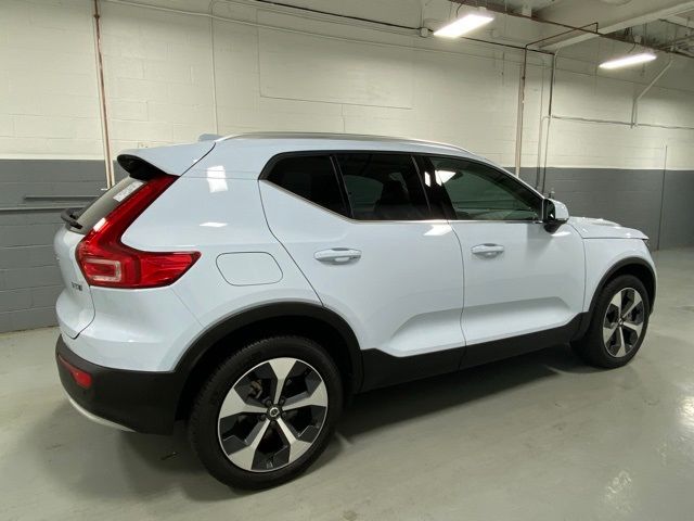 2024 Volvo XC40 Plus Bright Theme