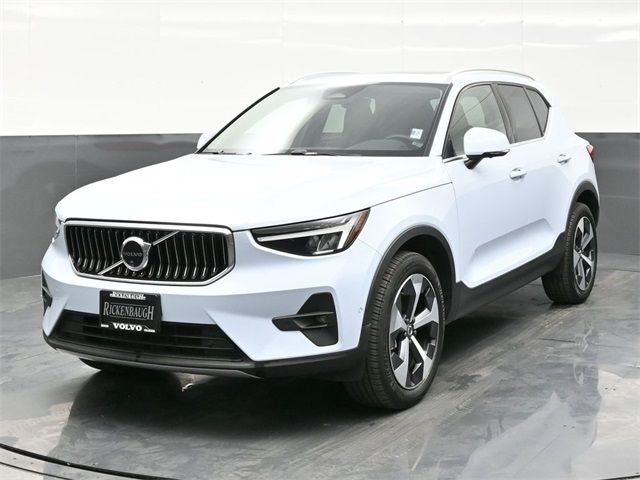 2024 Volvo XC40 Plus Bright Theme