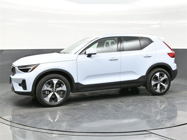 2024 Volvo XC40 Plus Bright Theme