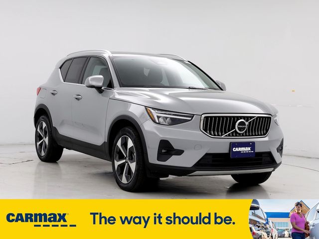 2024 Volvo XC40 Plus Bright Theme