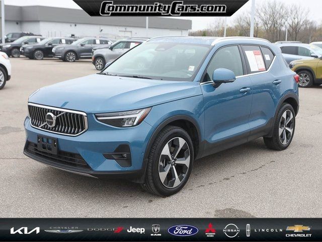 2024 Volvo XC40 Plus Bright Theme