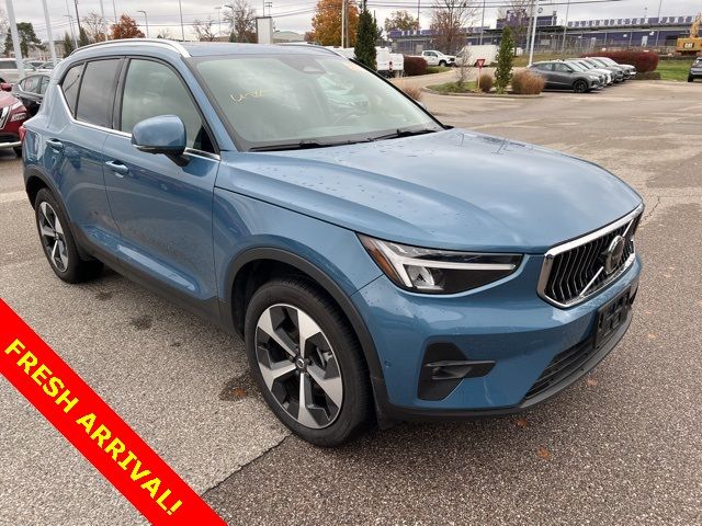 2024 Volvo XC40 Plus Bright Theme