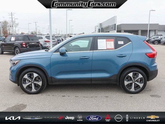 2024 Volvo XC40 Plus Bright Theme