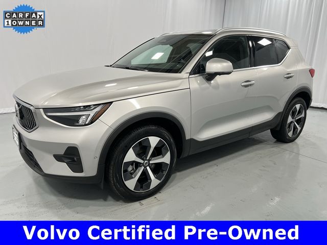 2024 Volvo XC40 Plus Bright Theme