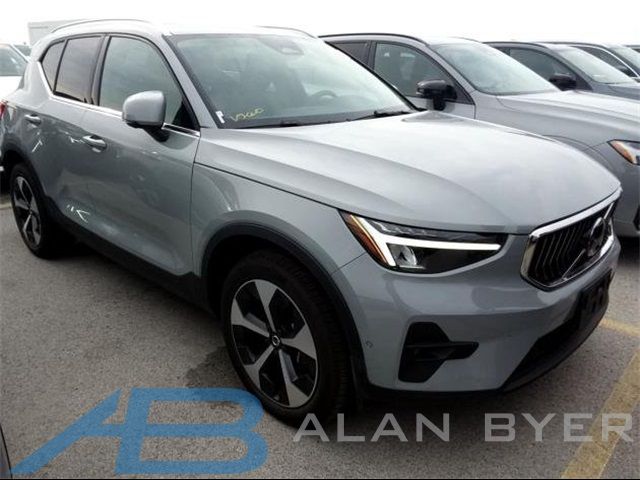 2024 Volvo XC40 Plus Bright Theme