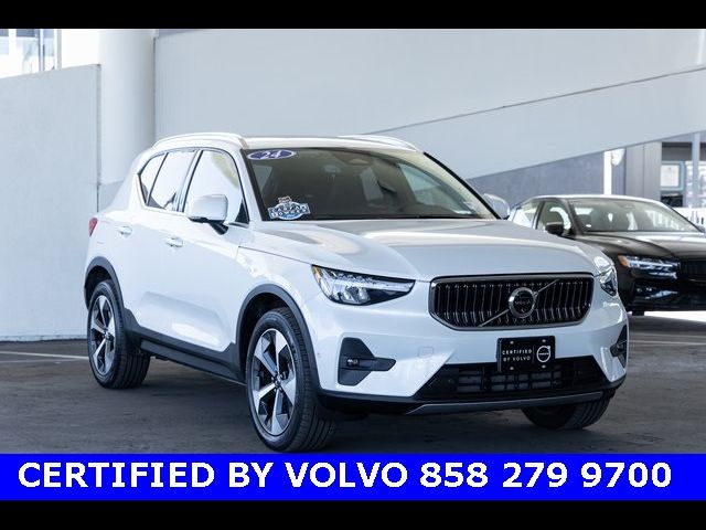 2024 Volvo XC40 Plus Bright Theme