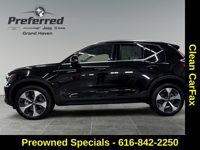 2024 Volvo XC40 Plus Bright Theme