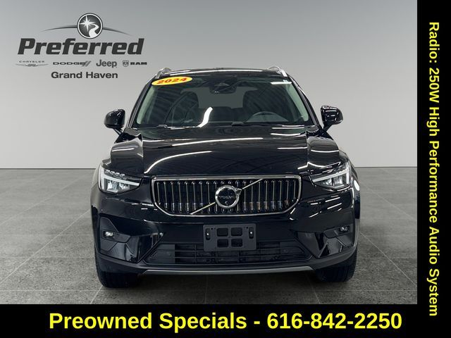 2024 Volvo XC40 Plus Bright Theme