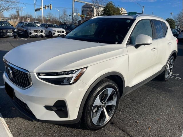 2024 Volvo XC40 Plus Bright Theme