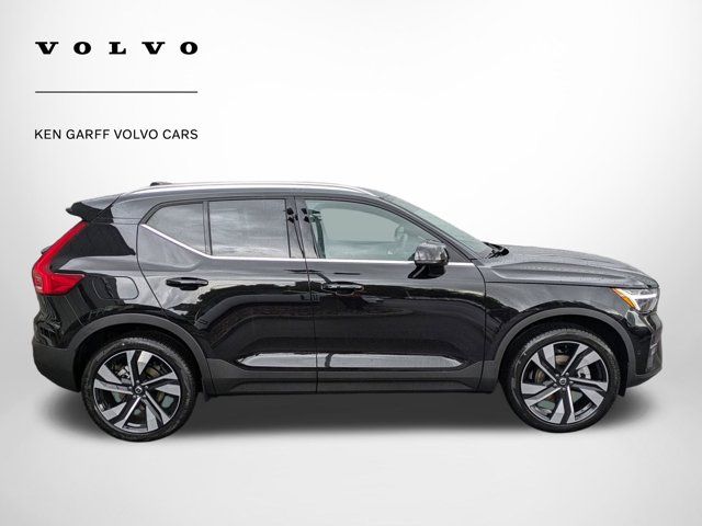 2024 Volvo XC40 Plus Bright Theme