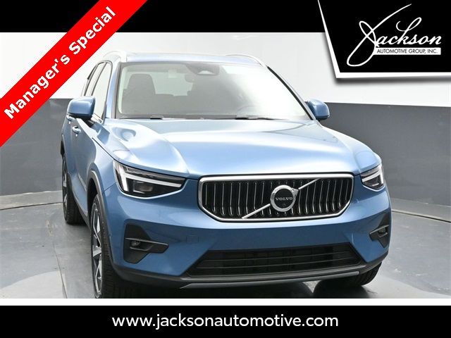 2024 Volvo XC40 Plus Bright Theme