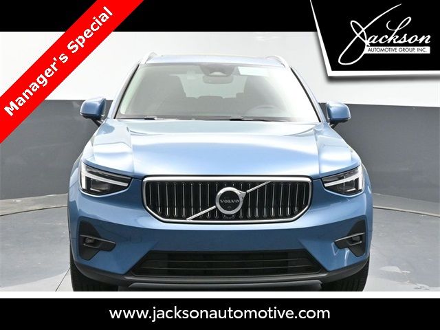 2024 Volvo XC40 Plus Bright Theme