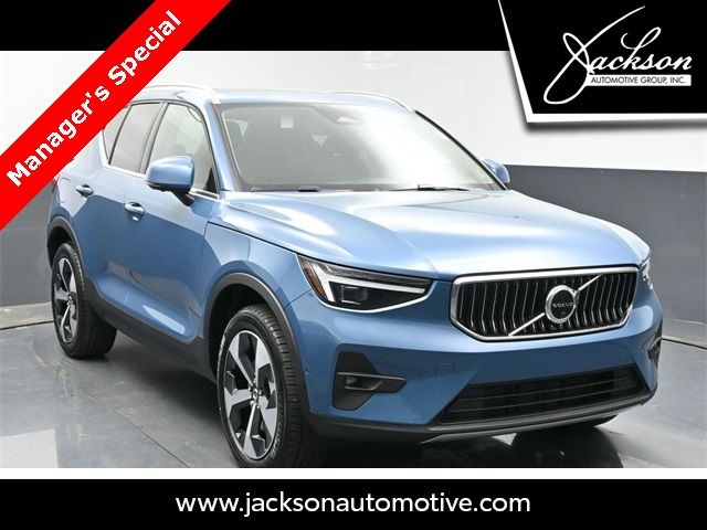 2024 Volvo XC40 Plus Bright Theme