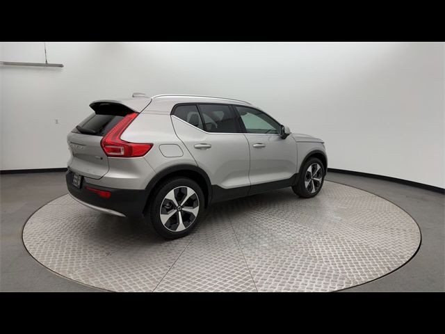 2024 Volvo XC40 Plus Bright Theme