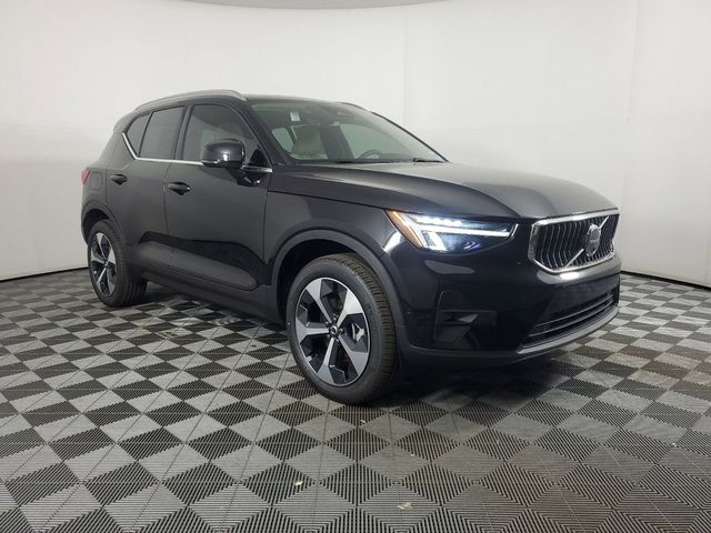 2024 Volvo XC40 Plus Bright Theme