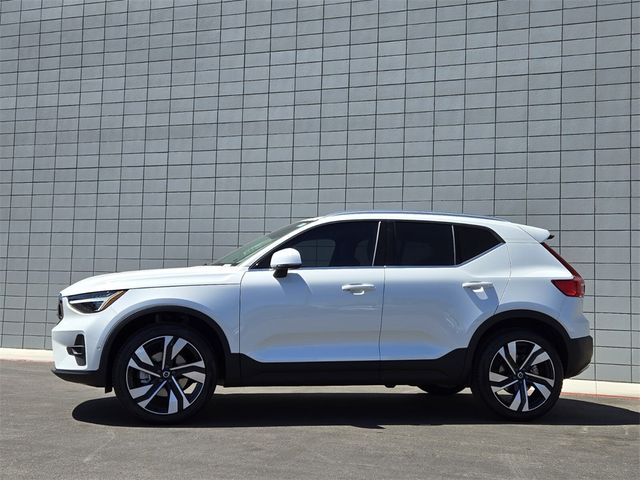 2024 Volvo XC40 Plus Bright Theme