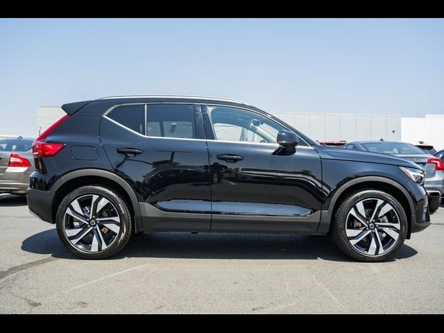 2024 Volvo XC40 Plus Bright Theme