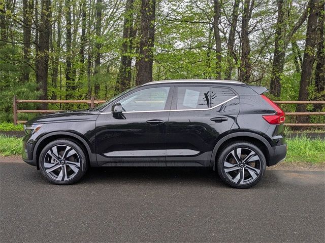 2024 Volvo XC40 Plus Bright Theme