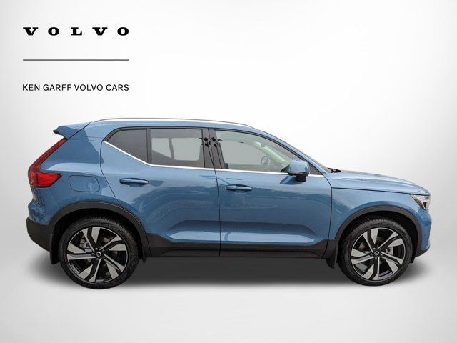 2024 Volvo XC40 Plus Bright Theme