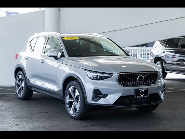 2024 Volvo XC40 Plus Bright Theme