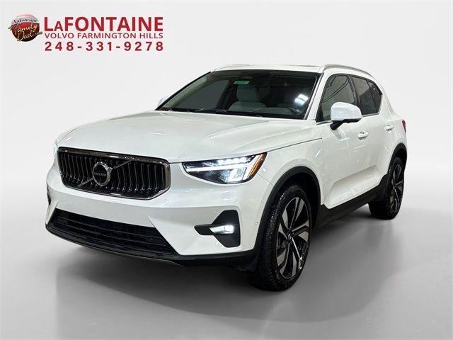 2024 Volvo XC40 Plus Bright Theme