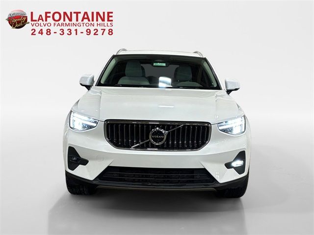 2024 Volvo XC40 Plus Bright Theme