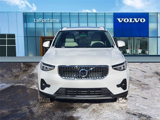 2024 Volvo XC40 Plus Bright Theme