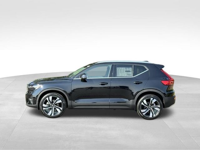 2024 Volvo XC40 Plus Bright Theme