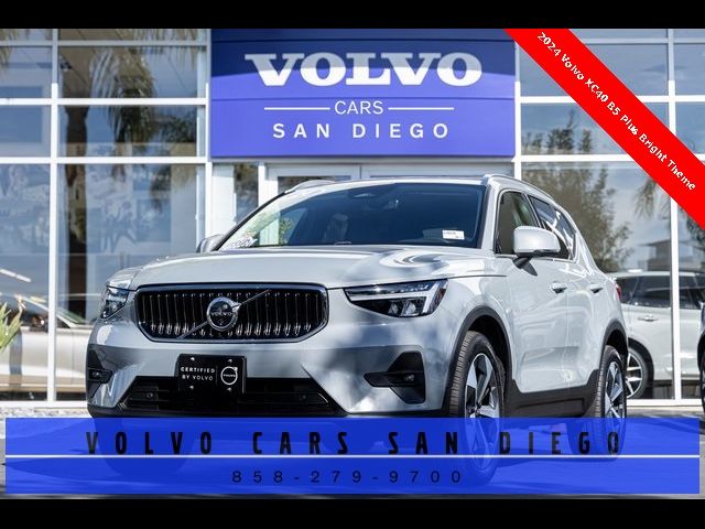 2024 Volvo XC40 Plus Bright Theme