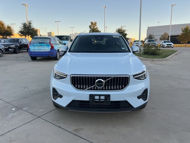 2024 Volvo XC40 Plus Bright Theme