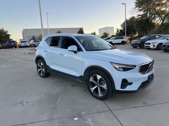 2024 Volvo XC40 Plus Bright Theme