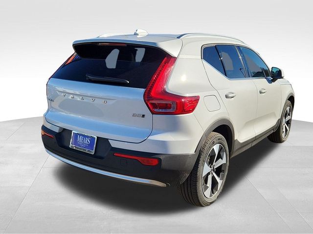 2024 Volvo XC40 Plus Bright Theme