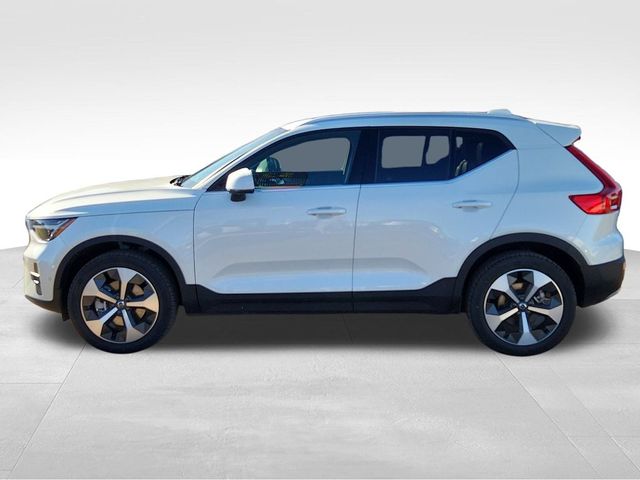 2024 Volvo XC40 Plus Bright Theme