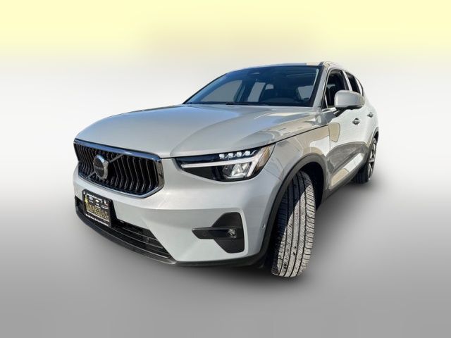 2024 Volvo XC40 Plus Bright Theme