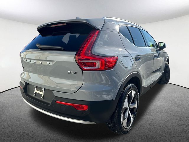 2024 Volvo XC40 Plus Bright Theme