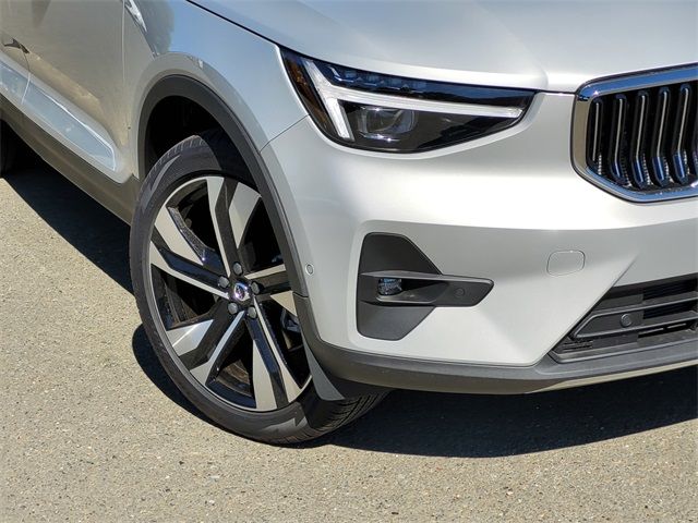 2024 Volvo XC40 Plus Bright Theme