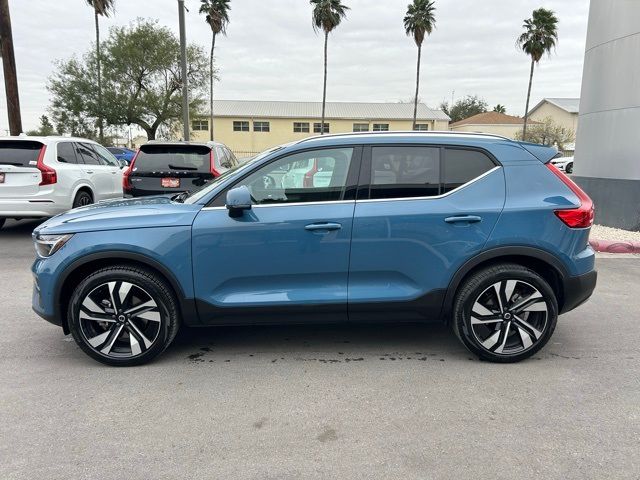 2024 Volvo XC40 Plus Bright Theme