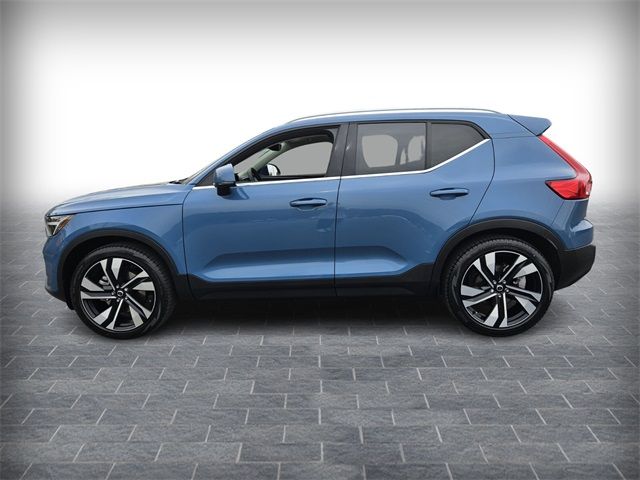 2024 Volvo XC40 Plus Bright Theme