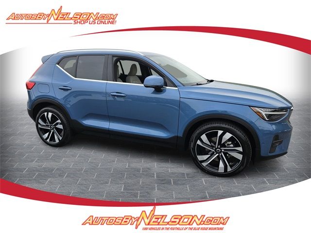 2024 Volvo XC40 Plus Bright Theme