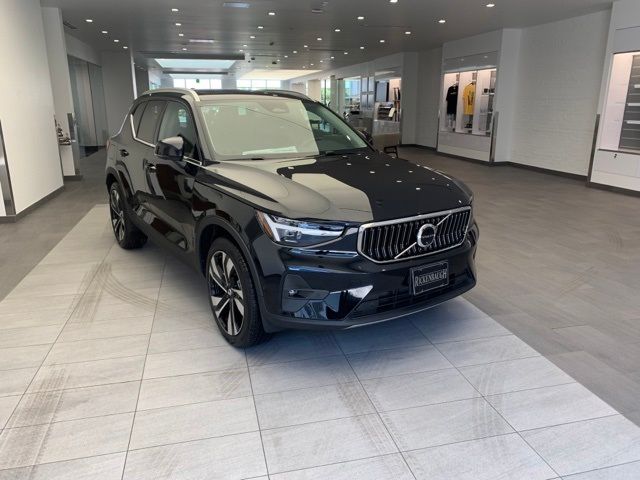 2024 Volvo XC40 Plus Bright Theme